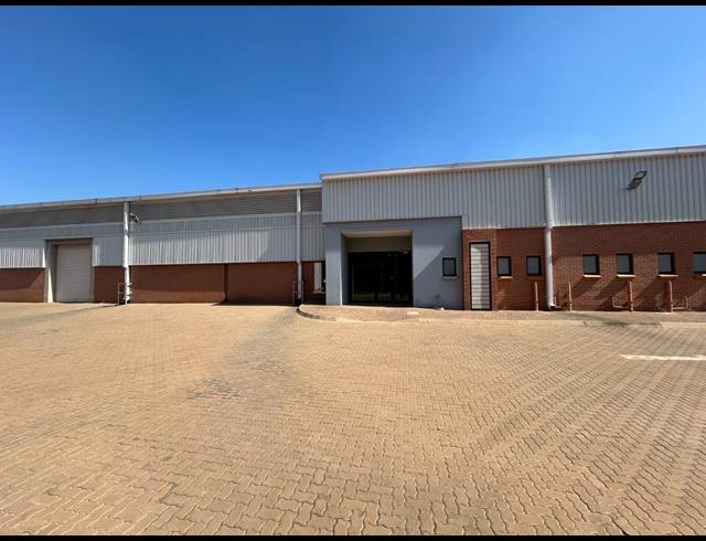 869M² WAREHOUSE TO LET IN CLAYVILLE